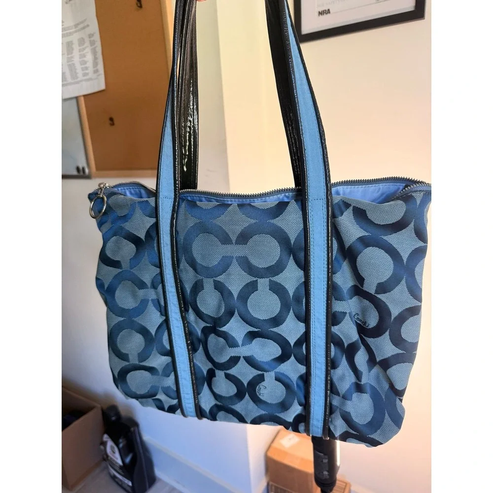 Blue COACH poppy hand bag purse‎ with keychains 2010